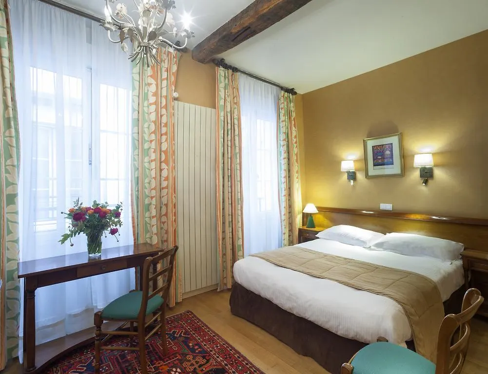 Hotel Du Palais Bourbon París Francia