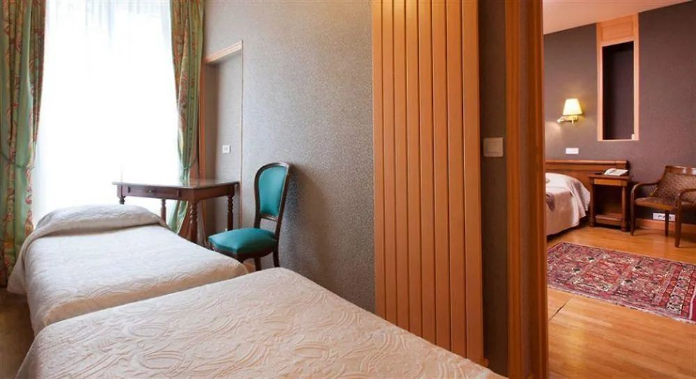 Hotel Du Palais Bourbon París 3*,
