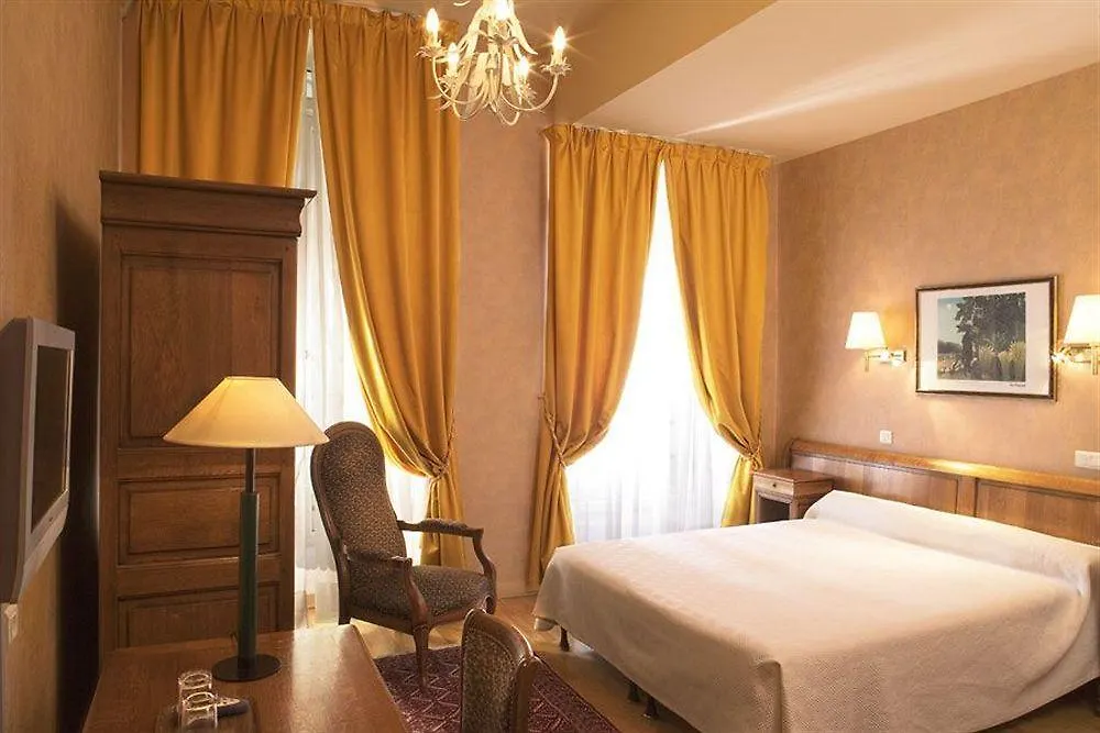***  Hotel Du Palais Bourbon París Francia