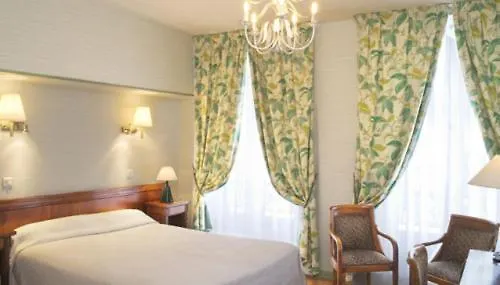 ***  Hotel Du Palais Bourbon París Francia